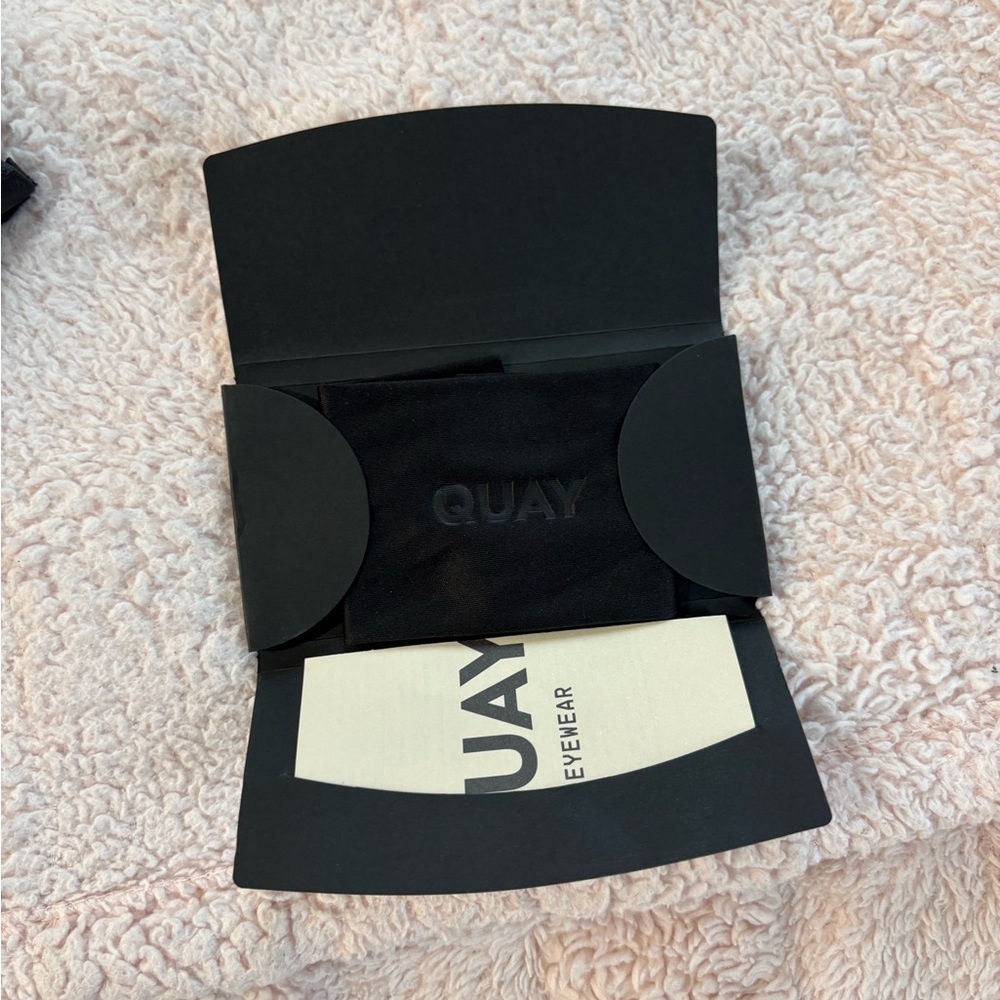 Quay Australia Black Sunglasses - Picture 4 of 5